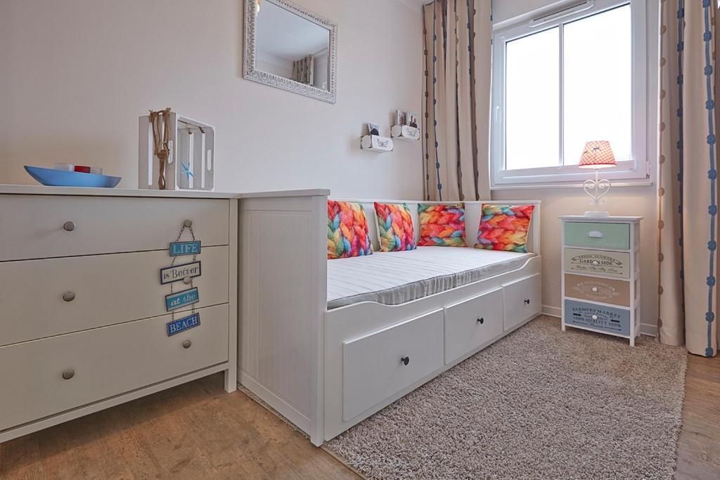 Sunny Suite: Elegant Beachfront Apartment with Pool and Pet-Friendly Wellness Area Boergerende-Rethwisch Exterior photo